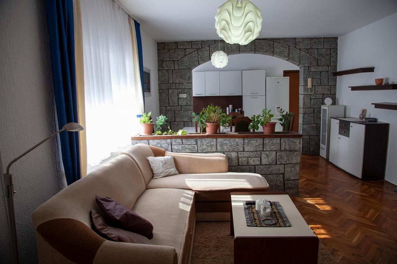 Apartman Ksenija Ðakovo Exteriör bild