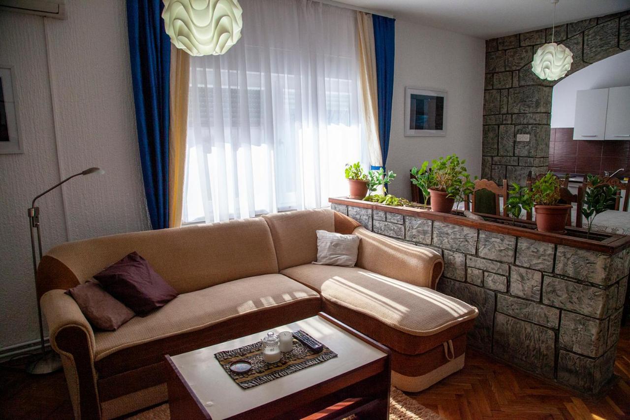 Apartman Ksenija Ðakovo Exteriör bild